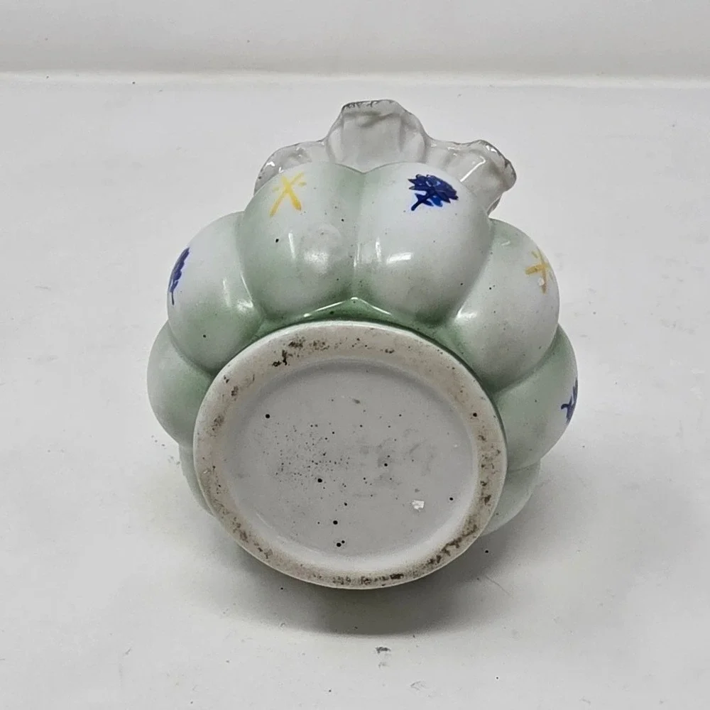 Vtg gold trimmed green/white vase‎ blue flowers mid century shabby chic cottage